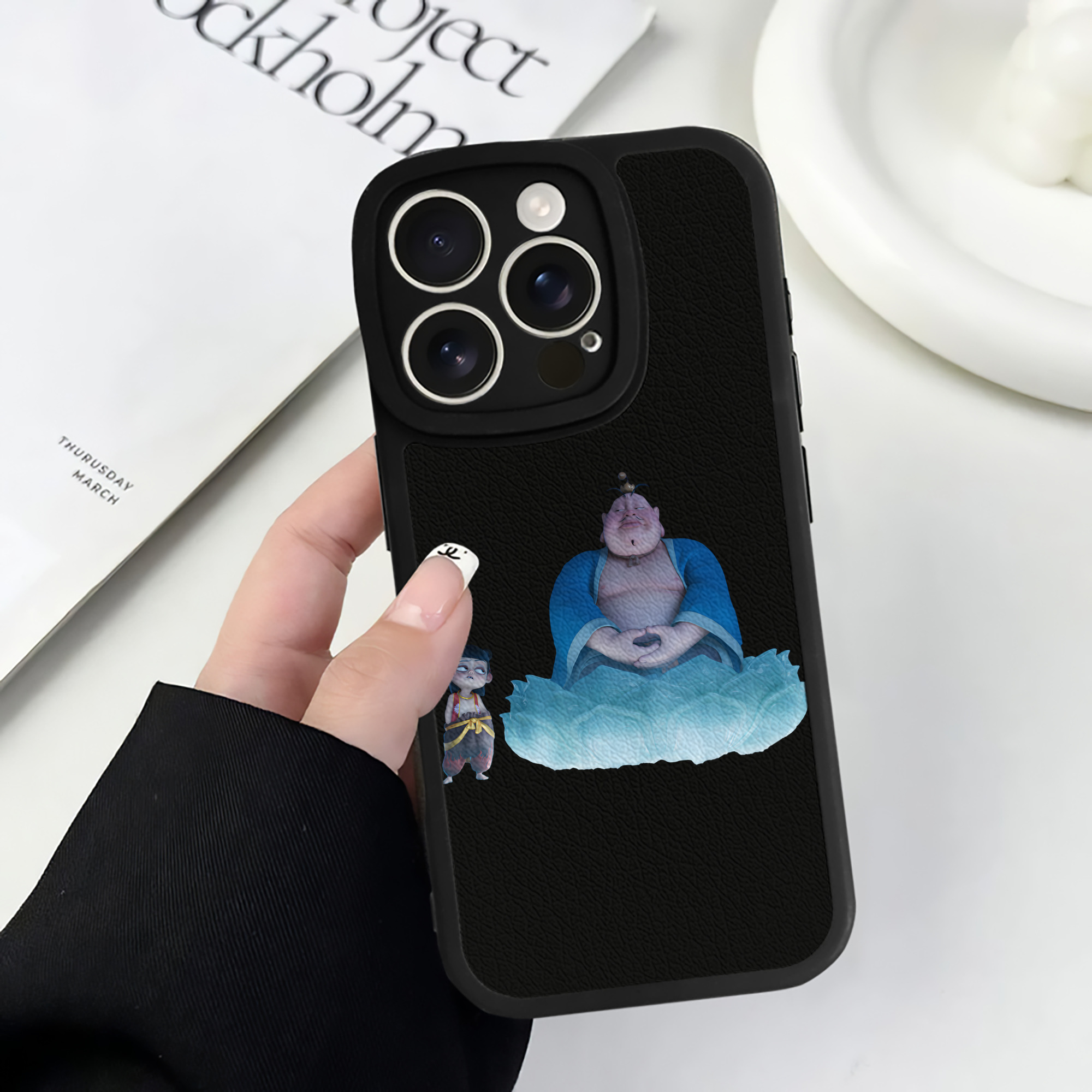 （画像用） Ne Zha 2 ナタ 魔童の大暴れ 【iPhone 16シリーズ対応】シリコンスマホケース（レザー調） 材質：シリコン